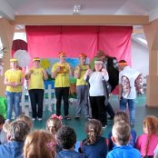 "Brzydkie Kaczątko" etiuda teatralna na podstawie baśni H.CH. Andersena  dla przyjaci&oacute;ł