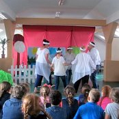 "Brzydkie Kaczątko" etiuda teatralna na podstawie baśni H.CH. Andersena  dla przyjaci&oacute;ł