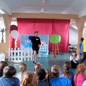 "Brzydkie Kaczątko" etiuda teatralna na podstawie baśni H.CH. Andersena  dla przyjaci&oacute;ł