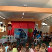 "Brzydkie Kaczątko" etiuda teatralna na podstawie baśni H.CH. Andersena  dla przyjaci&oacute;ł