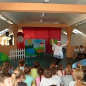 "Brzydkie Kaczątko" etiuda teatralna na podstawie baśni H.CH. Andersena  dla przyjaci&oacute;ł