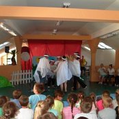 "Brzydkie Kaczątko" etiuda teatralna na podstawie baśni H.CH. Andersena  dla przyjaci&oacute;ł