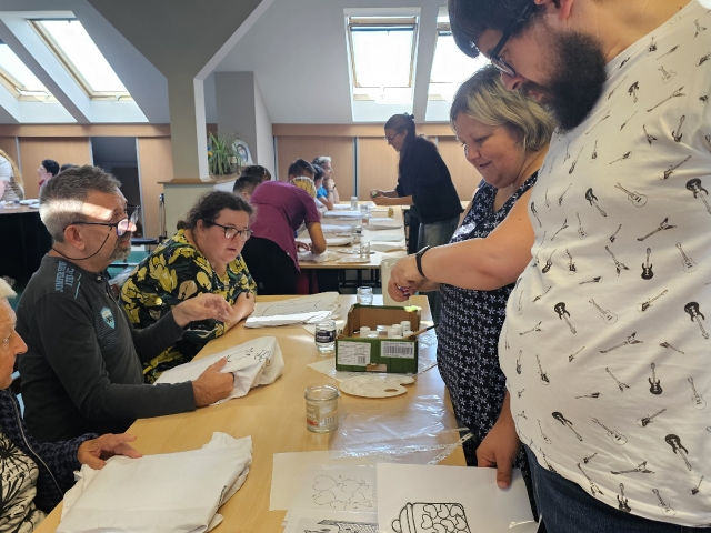 warsztaty malowania na bluzkach_6