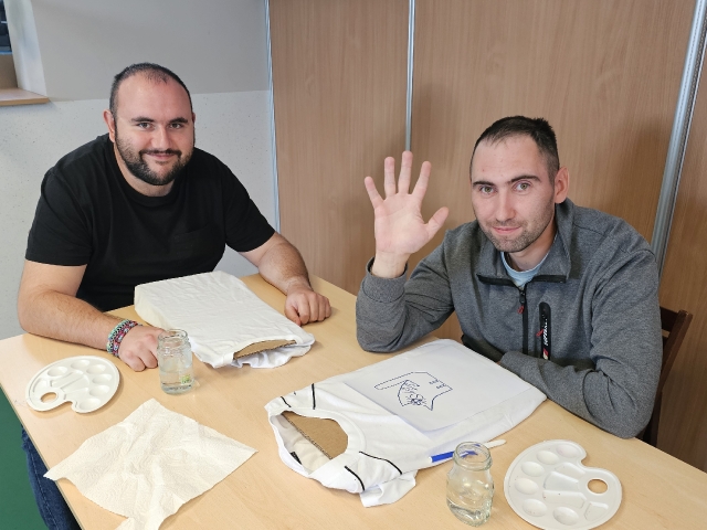 warsztaty malowania na bluzkach_9