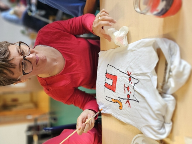 warsztaty malowania na bluzkach_34