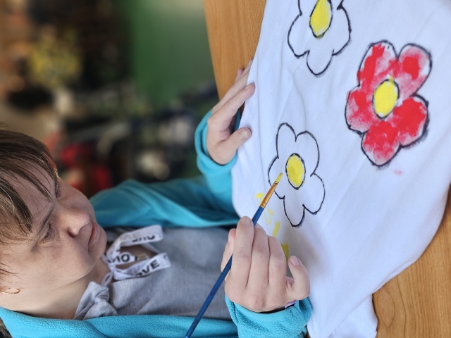 warsztaty malowania na bluzkach_43