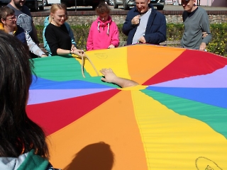 Zabawy z chustą animacyjną_16