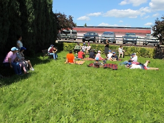 Czytanie na trawie_5