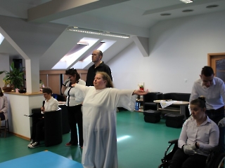 Śniadanie Wielkanocne, występ artystyczny, życzenia, modlitwa, poczęstunek_18