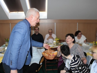 Śniadanie Wielkanocne, występ artystyczny, życzenia, modlitwa, poczęstunek_6