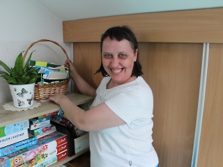 W poszukiwaniu Zająca, zagadki, konkurencje z jajkami, poszukiwanie upominków zajączkowych, odwiedziny dużego Zająca, zdjęcia pamiątkowe_3